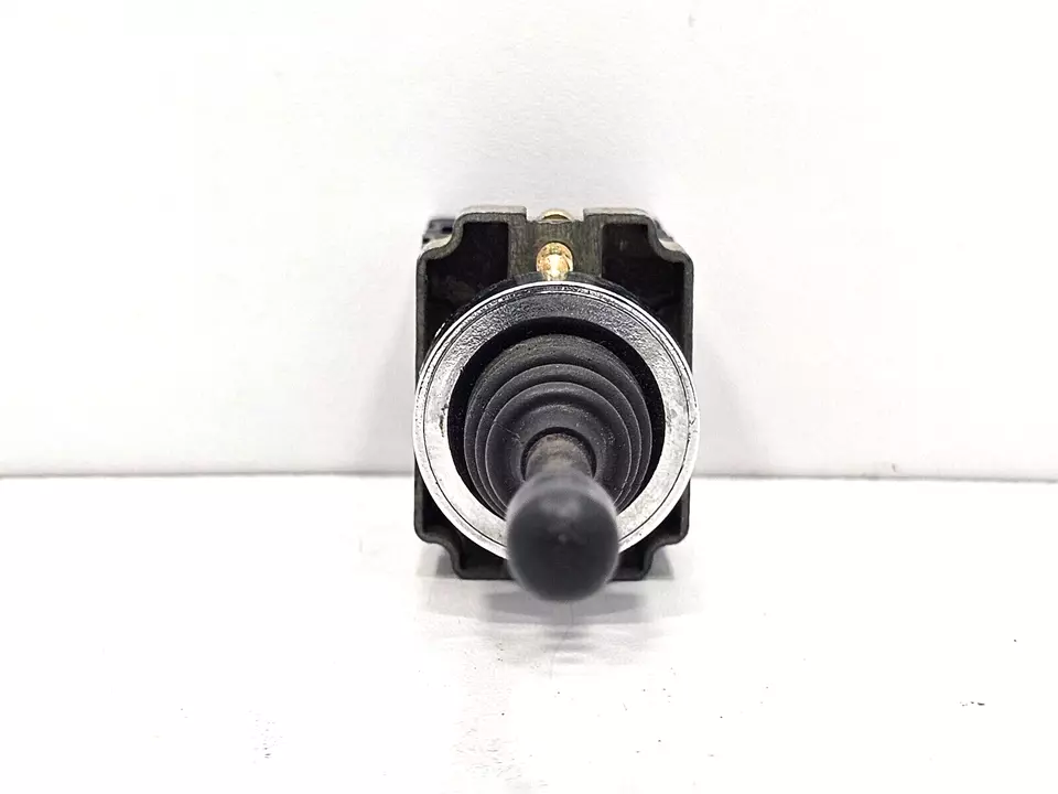 XD2PA24 TELEMECANIQUE JOYSTICK - Image 2 of 4