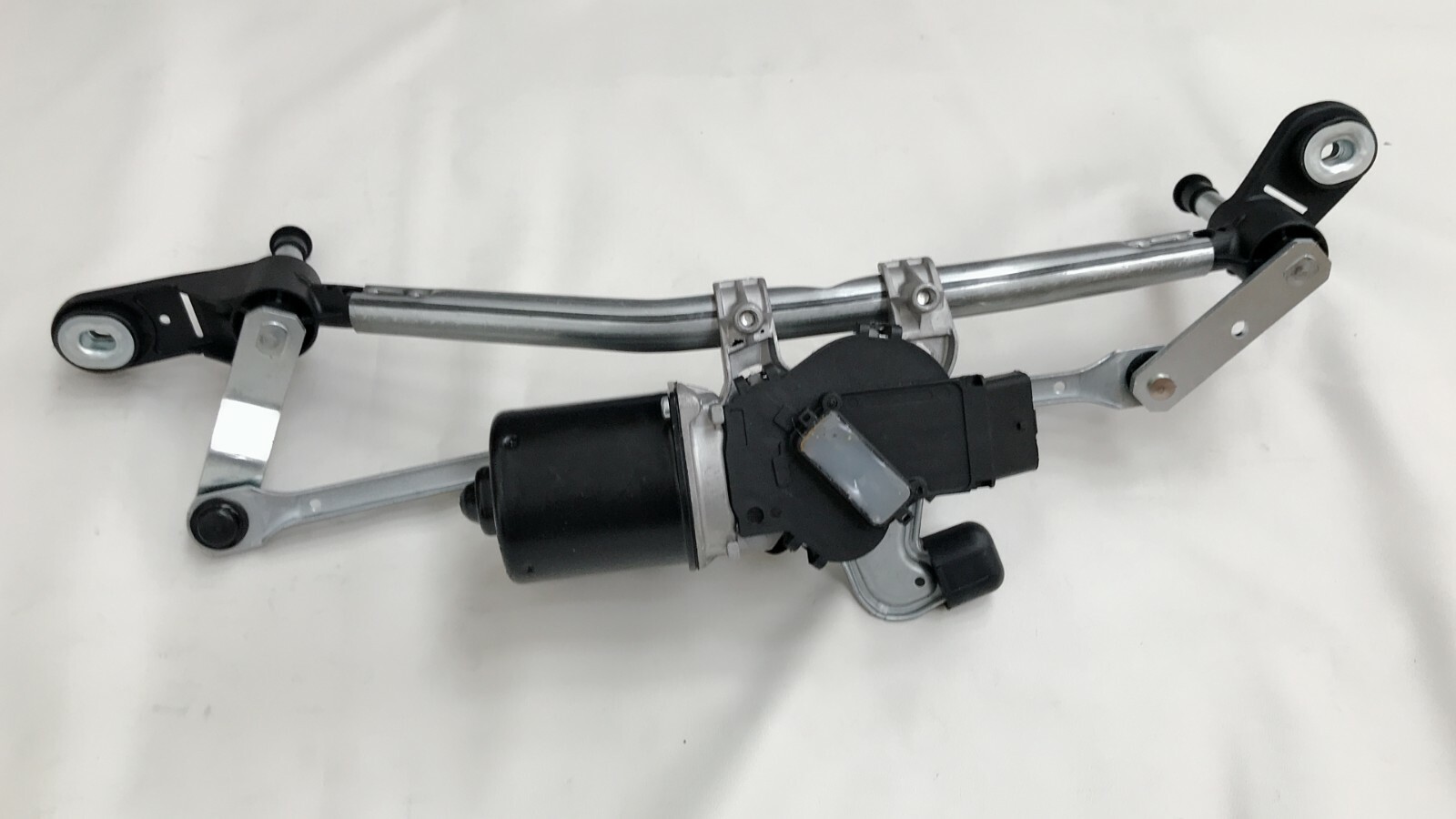 Moteur essuie-glace avant Clio 3 avec tringlerie acier traité 7701061590 qualité origine