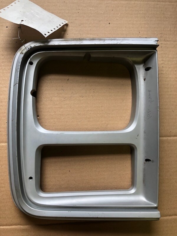 1985-1991 Chevy GMC Full Size Van Headlight Bezel GM 15596116 RH