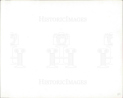 1970 Press Photo Actors in Film The Baby Maker Starring Barbara Hershey - Picture 2 of 2
