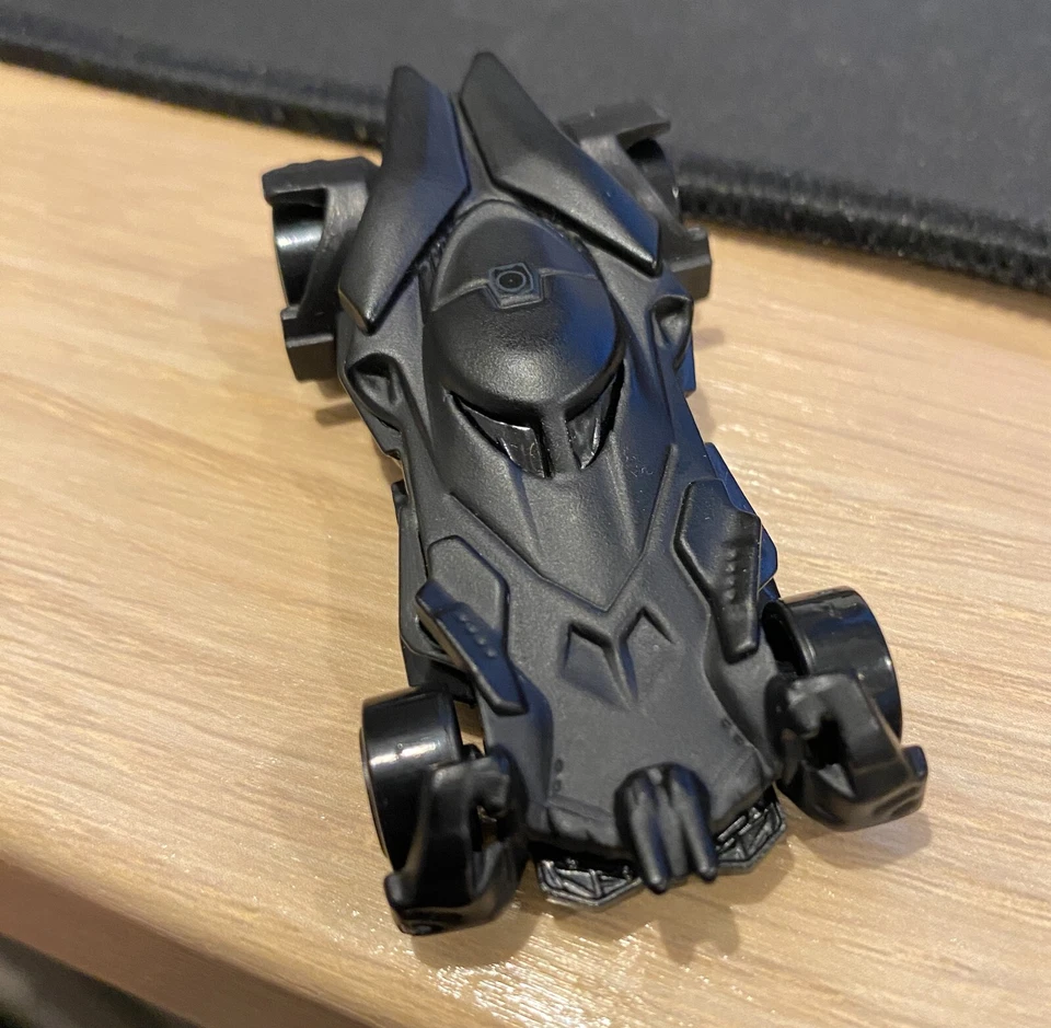 Batman vs Superman & Hot Wheels Batmobile Dawn of Justice Armored Mini Figures - Image 3 of 4