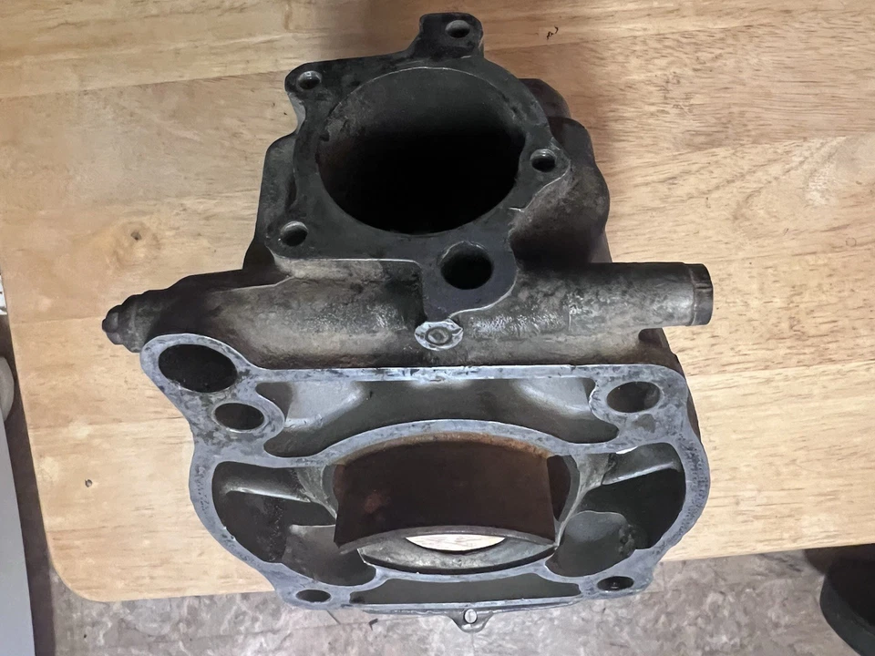 Jarra de cilindro Honda CR 250 1985 OEM necesita una funda y reparada Foto 3 de 4