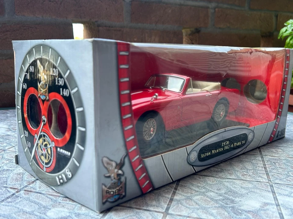 Yat Ming 1:18 - Aston Martin DB2/4 Mark III 1968 - Road Signature - Rosso Raro - - Immagine 2 di 4