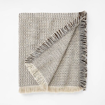 Плед Threshold Studio McGee 60x50 в стиле бохо из букле с кисточками Коричневыйкремовый 2290₽