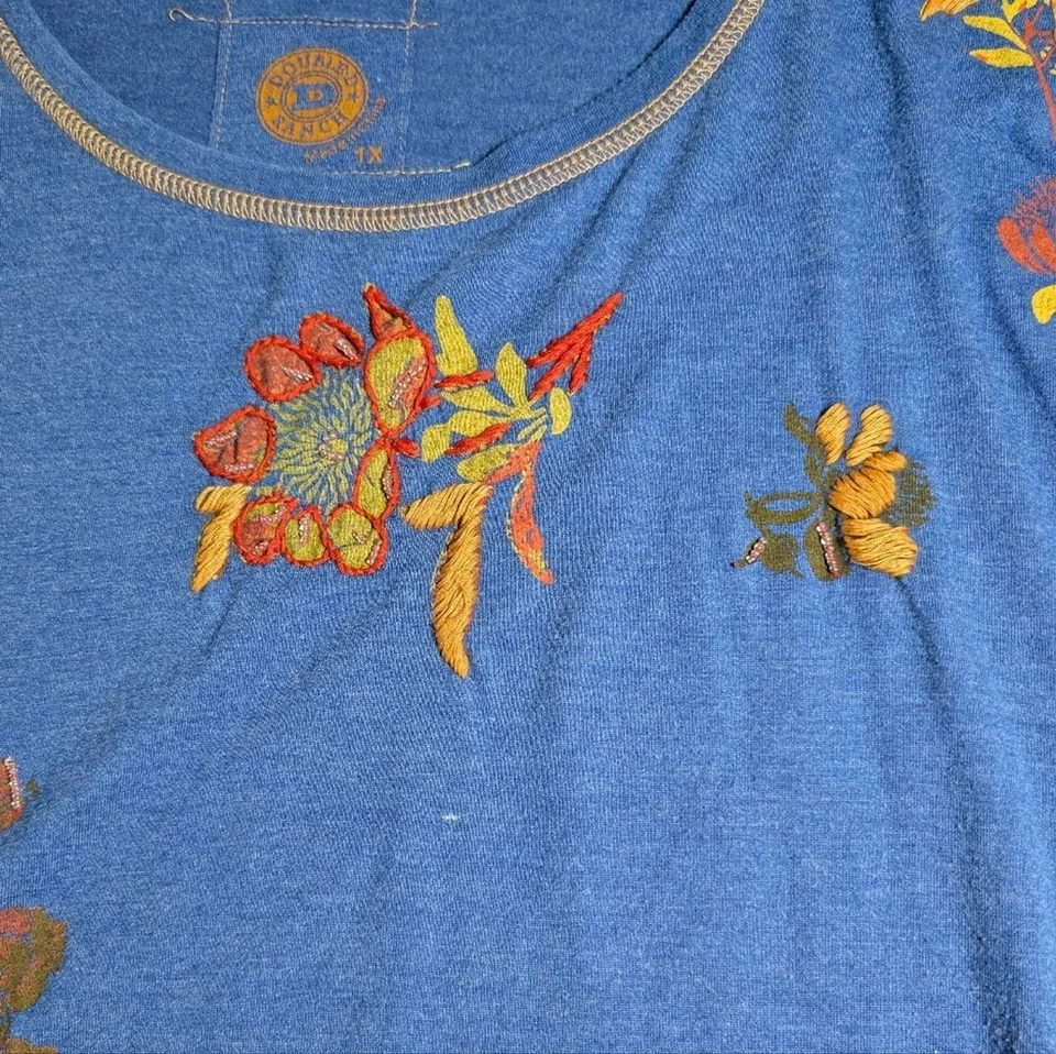 Double D Ranch 1x Flowy Loose Floral Tunic Top with embroidery and beading - Image 3 of 4