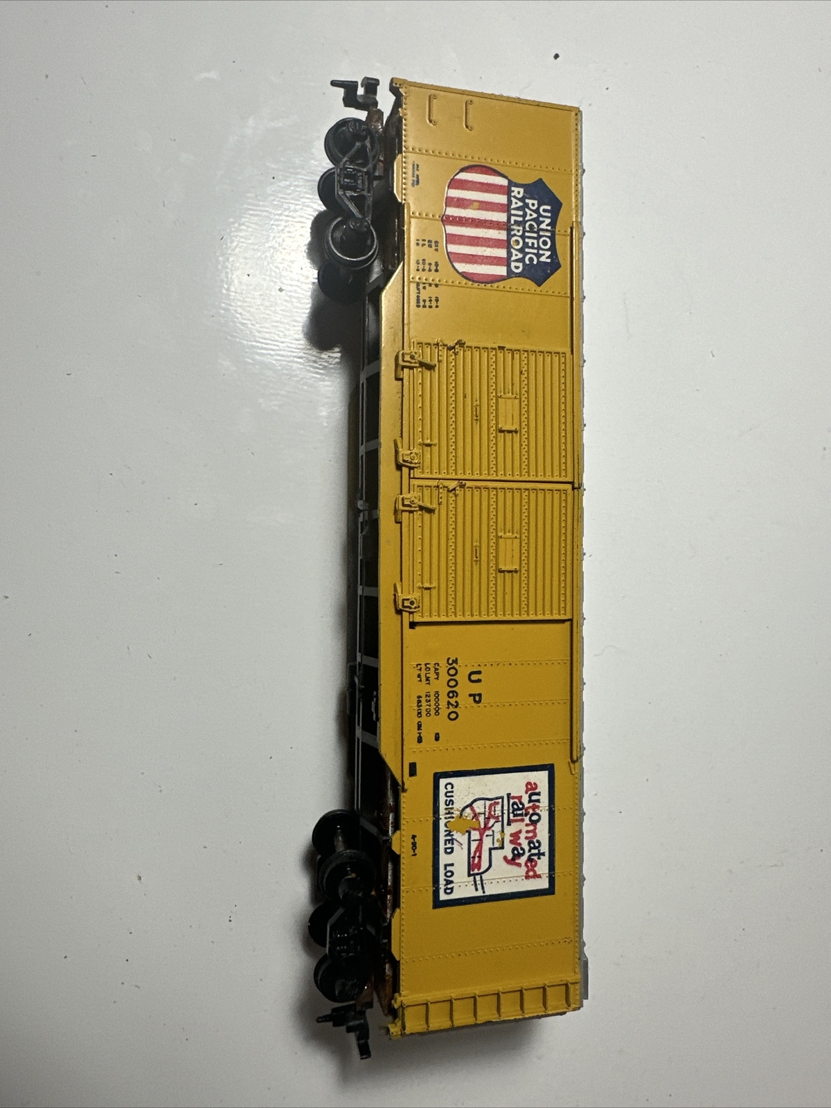 HO Scale Vintage Union Pacific Railroad UP 300620 Model Train Box Car