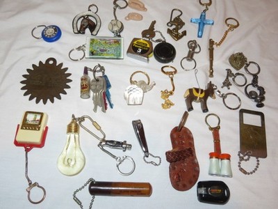 29 Vtg Figural Key Chains/Fobs Animals Tools Map Cross Locket Binocs Opener ++++