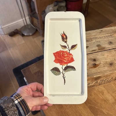 Vintage kleines rechteckiges Serviertablett aus lackiertem Metall - rote Rose - Retro!