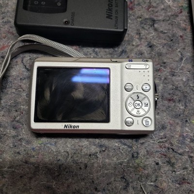 Nikon COOLPIX S202 8.0MP Digital Camera - Silver for sale online