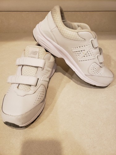 New Balance Womens Sneaker Size 8.5 411 