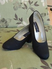 Kenneth Cole Vintage Classic Black Silk Crepe Round Toe Pumps , 6.5 EUC