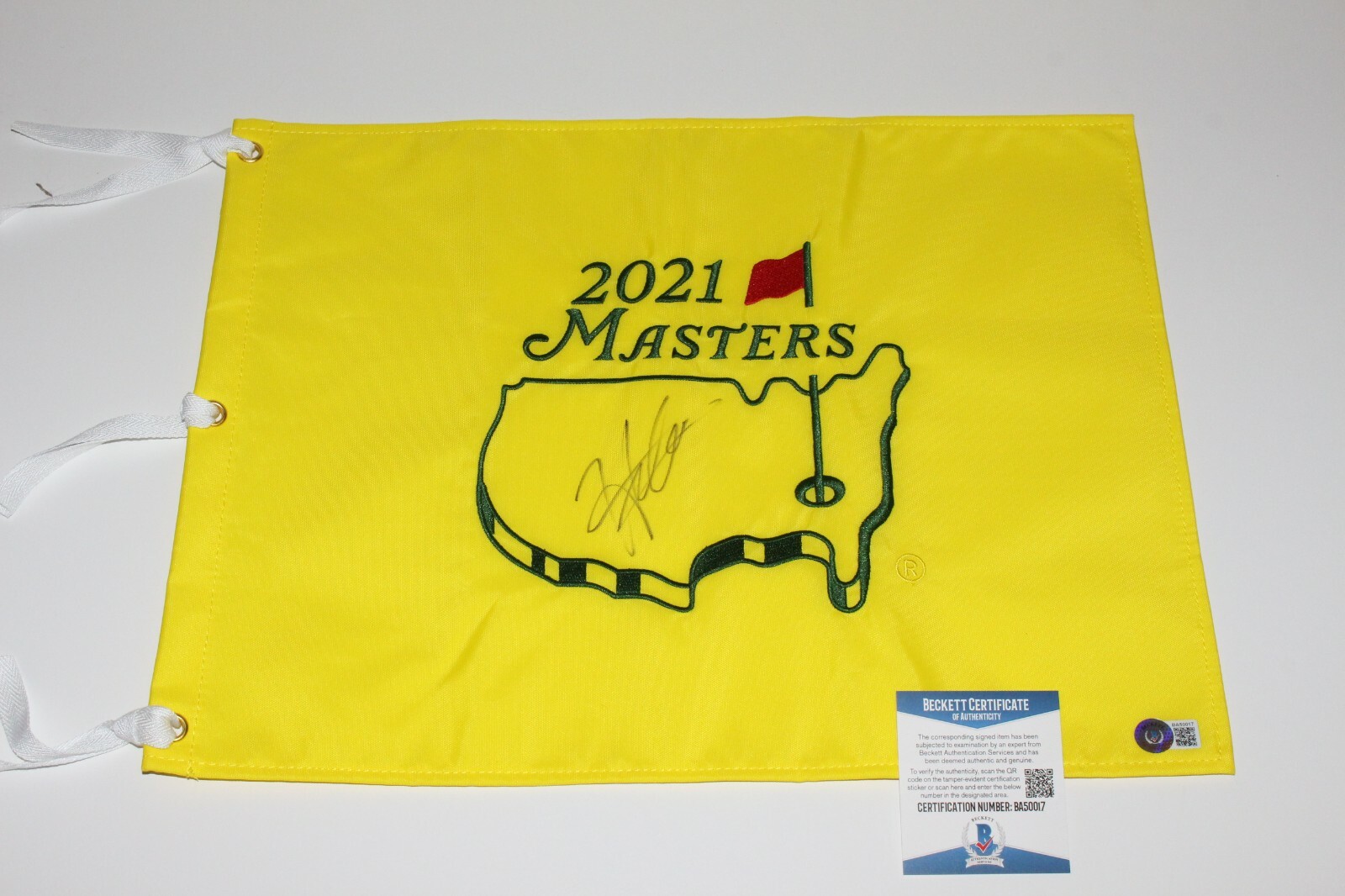 Hideki Matsuyama Autographed Signed 2021 MASTERS PIN FLAG BECKETT COA JAPAN CHAMPION AUGUSTA 