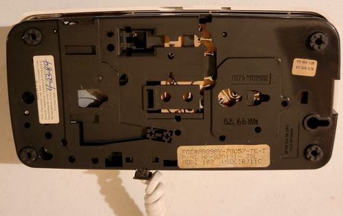 1970er Jahre braun Monophon und weiß GTE Telefone zwei. Gereinigt. - Bild 16 von 24