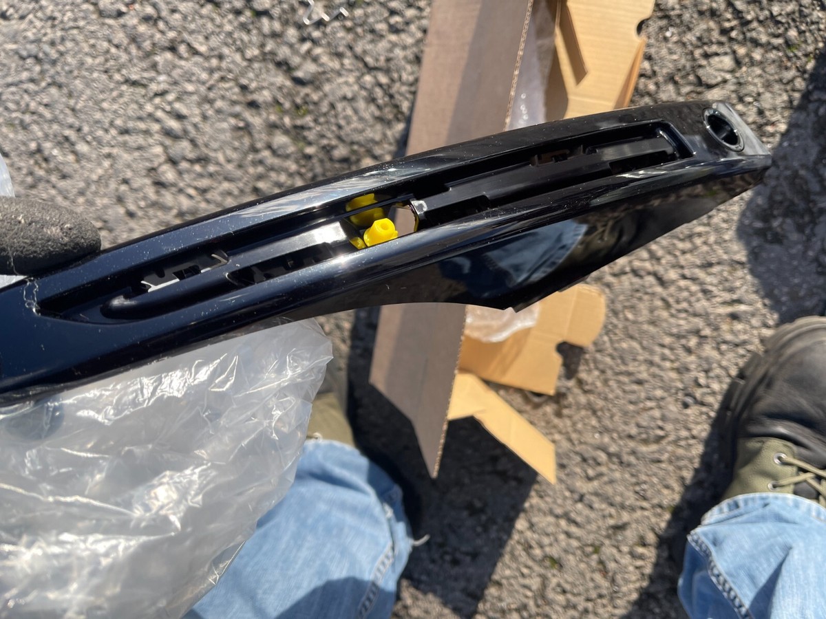 NEW LAND ROVER RANGE ROVER LR168992 - INSERT - BUMPER - N9X2-8142 
