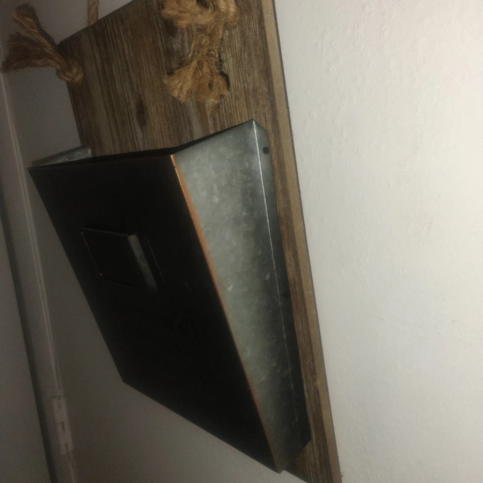 Soporte de correo colgante de madera y metal rústico, vintage, país, soportes de correo de pared Foto 3 de 4