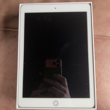 Apple iPad 6th Gen. 32GB, Wi-Fi Cellular. Gold. Boxed. Excellent Condition