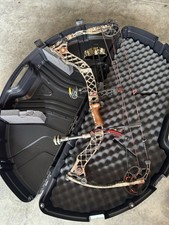 Mathews z7 compound bow RH 28”  W Case & Accessories RTH