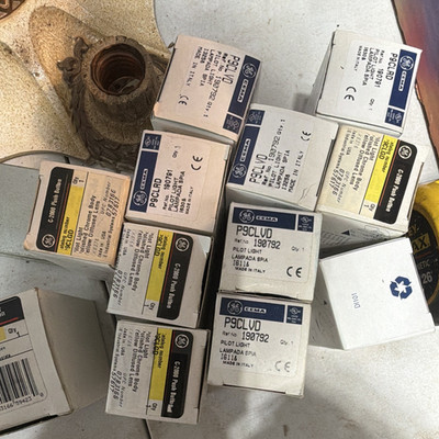 GE CR104PBG10U1A3 Oil Tight Flush Retractive Pushbutton Pilot Light Lot 6-10