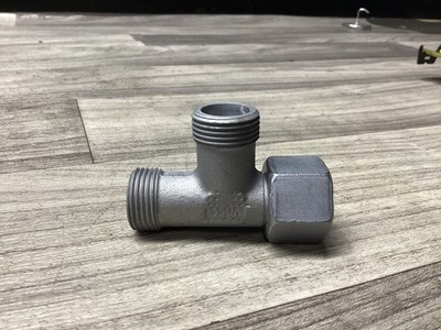 VOSS 10 Hydraulic Swivel Tee Fitting #102N79