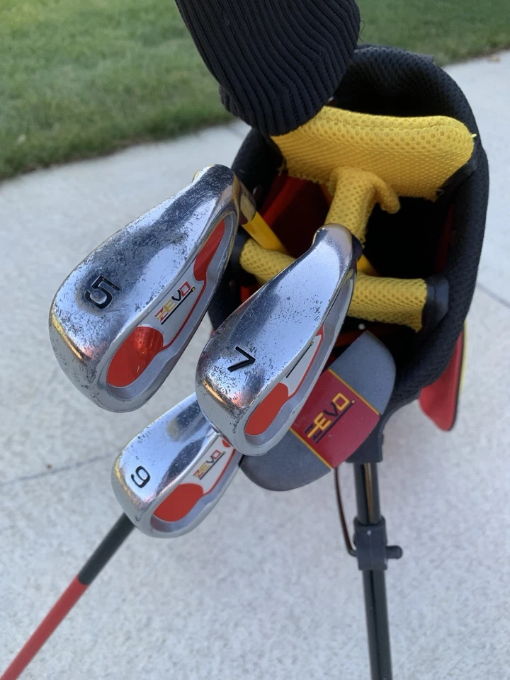 Zevo Juniors 6 Piece RH Golf Set With Bag, Driver, Irons 5, 7, 9 And Putter - Image 2 of 4