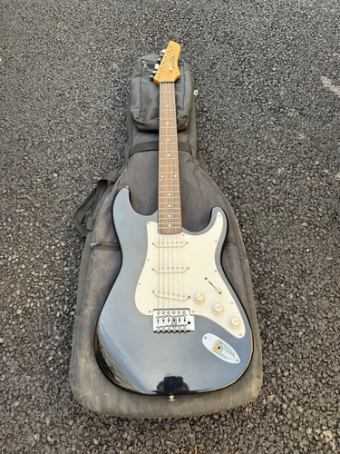 Vintage 1980s Vandek Electric Guitar + Case + Accessories - Picture 1 of 15