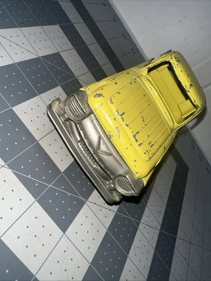 Camión de madera vintage 1950 Hubley 470-58 amarillo Ford Log Ace solo agrega troncos Foto 3 de 4