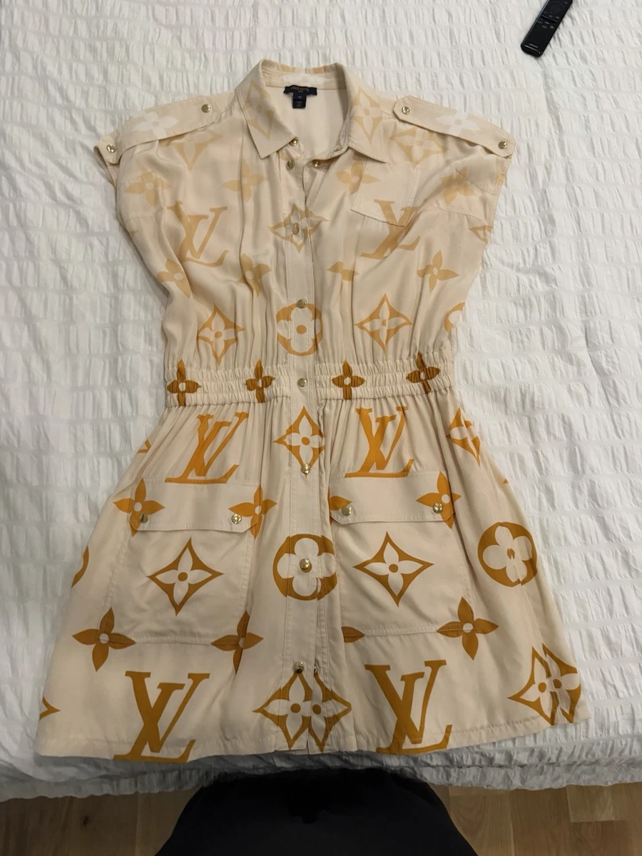 women's louis vuitton dress LV By Gc Shirt Black. Size 38 complete with a tonal silk lining LOUIS VUITTON Monogram Silk Shirt