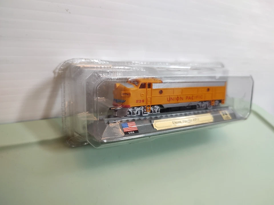 Vtg  Del Prado Union Pacific FP-7 Locomotive-N Scale 1:160- Sealed Display Model - Image 2 of 4