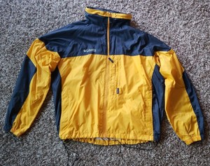 jaqueta corta vento amarela