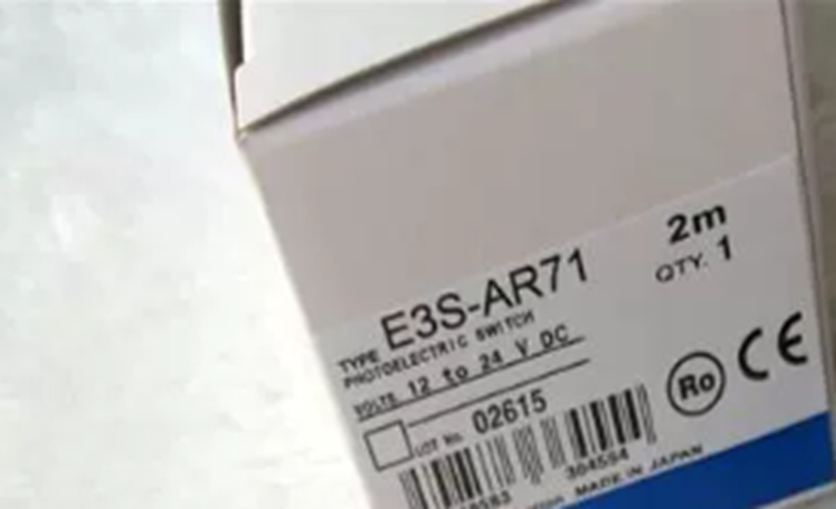 NEW Omron E3S-AR71 E3SAR71 Photoelectric Switch