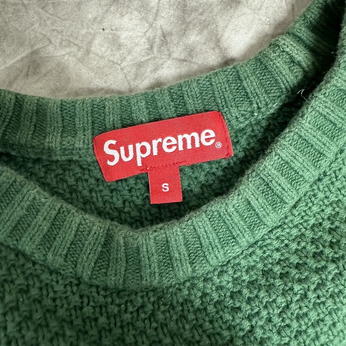 Supreme 20AW Textured Small Box Sweater Color Green Size S Supreme 20AW Textured Small Box Sweater Color Green Size S