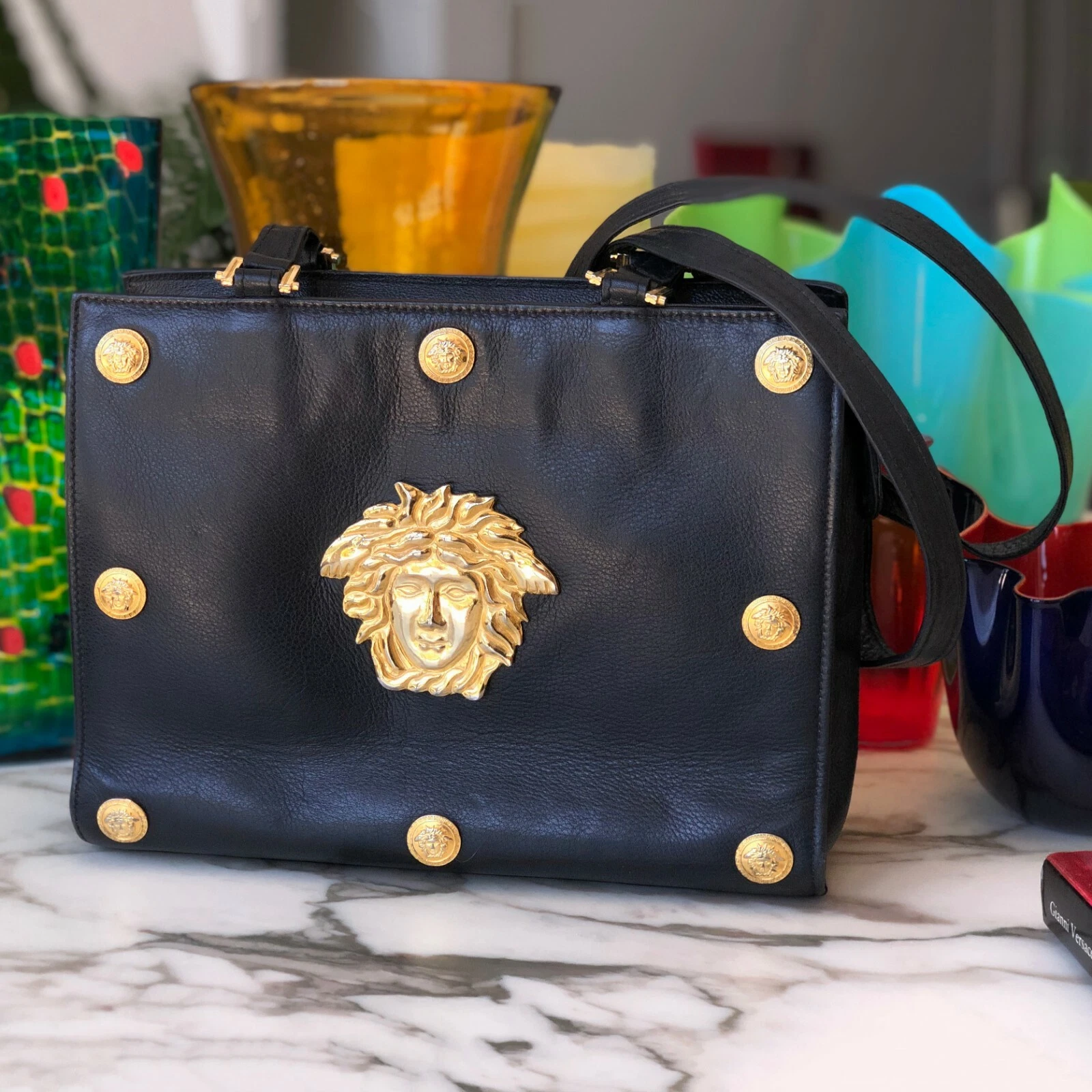 Borsa a tracolla GIANNI VERSACE in pelle nera con cinturino in pelle & Medusa dal 1993 94