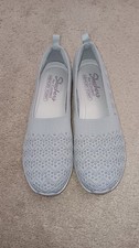 Skechers Relaxed Fit Cooled Memory Foam Size 8 Gray White Comfort Flats
