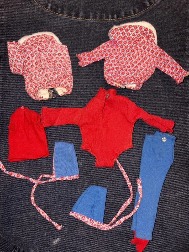 Estuche vintage Barbie & Friends 1961 con 50 artículos de ropa y accesorios Foto 4 de 4