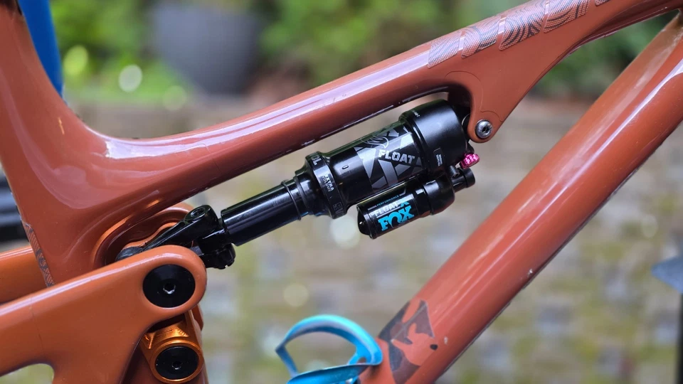 YETI SB 130, LG -29" con enlace en cascada, nuevo Fox Float X, rodamientos todos nuevos Foto 2 de 4