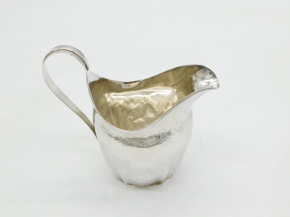 Jarra de plata esterlina acanalada de George III Newcastle antigua c1780 T. Watson Foto 2 de 4