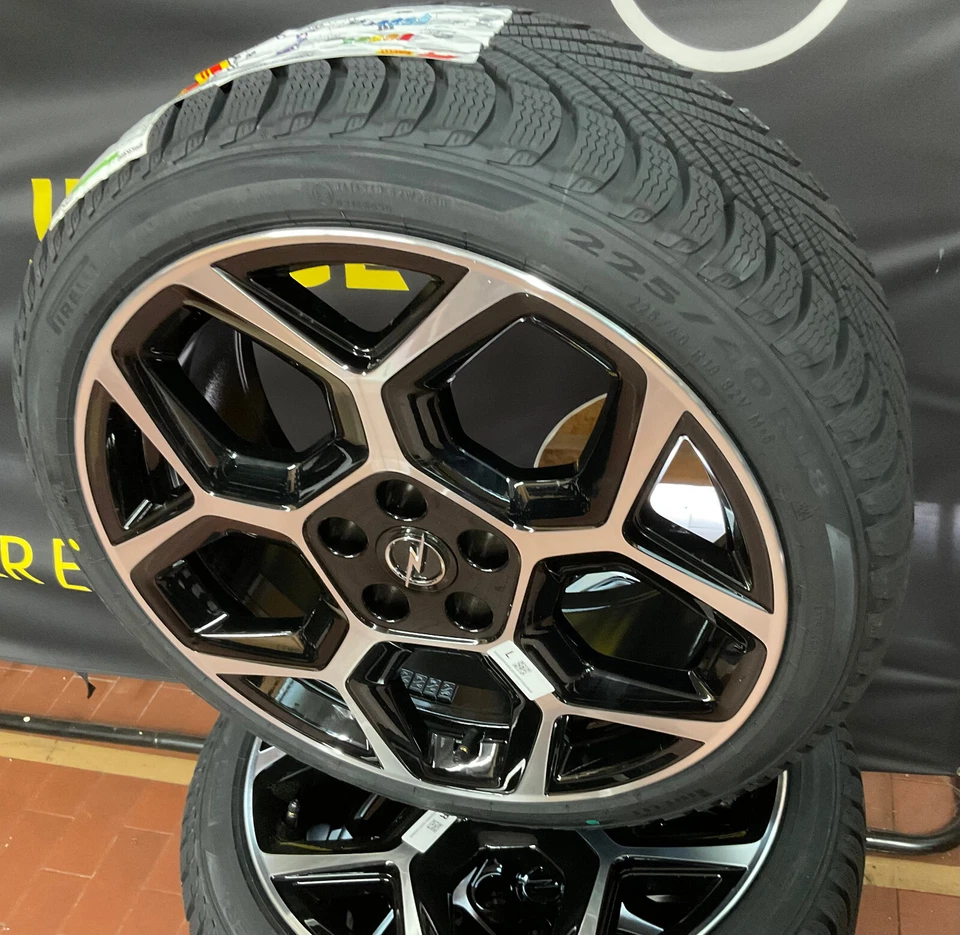 4 Winterräder Opel Astra-L  Pirelli  225/40 R18 92V 9844353080  DOT25 - Bild 2 von 4