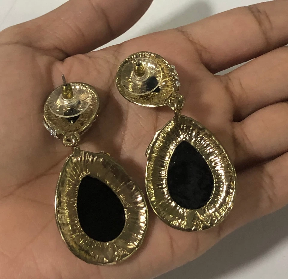 Pendientes lágrima negros pavé tono dorado QVC Amrita Singh Foto 3 de 4