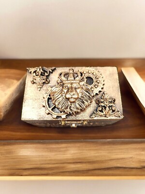 Handgefertigte Steampunk Löwe Schmuckschatulle aus Holz mit Goldfinish, kleine Schatulle
