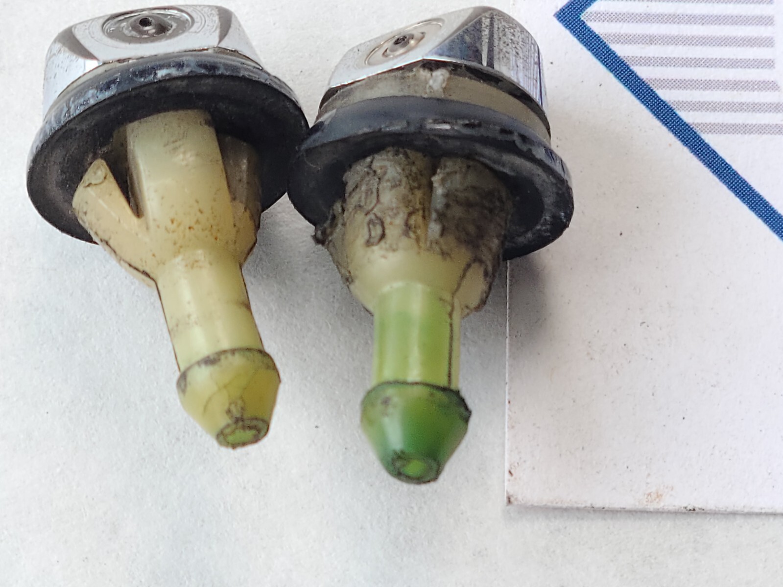 Mercedes R107 450SL Windshield Washer Nozzle Jet Pair 107EC46789 