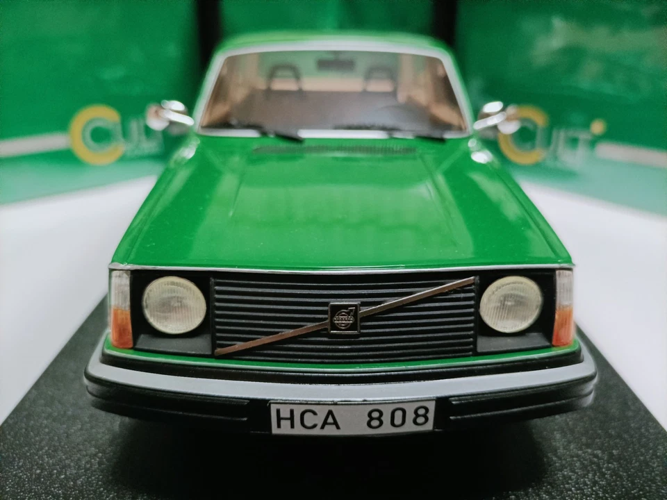 Cult 1:18 Volvo 244DL 1975 Green Rich Four Door Sedan Model Decoration - Image 4 of 4