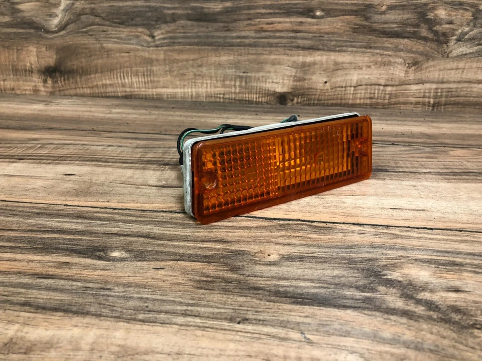 DATSUN 200SX OEM FRONT DRIVER SIDE BUMPER REFLECTOR LIGHT 80-83 - Image 2 of 4