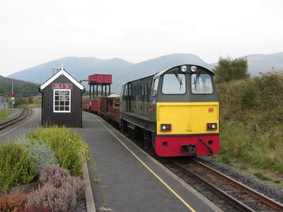 Foto A2 Rhyd Ddu Bahnhof Rhyd-Ddu\/SH5652 Funkey Diesellok  c2014