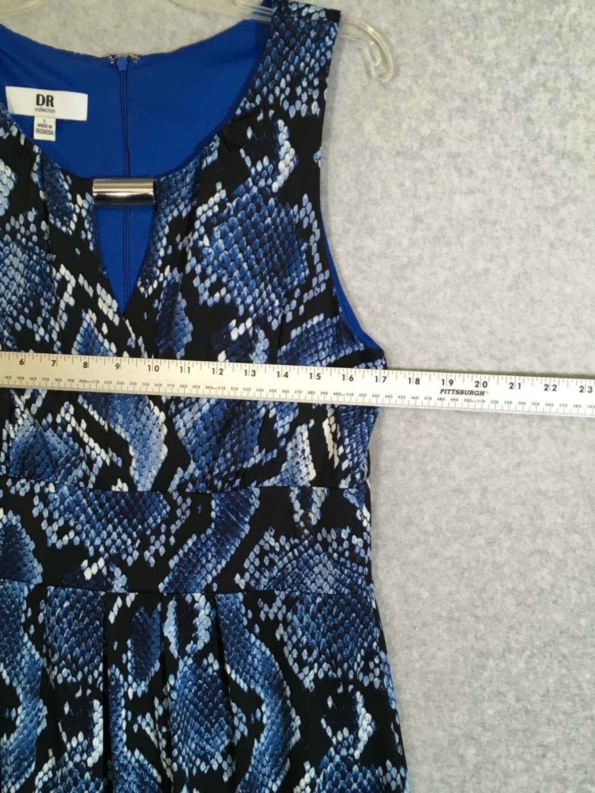 DR COLLECTION  Blue Python Print Sleeveless Women… - image 5