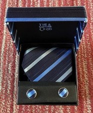 Drewno cedrowe Państwowy krawat i spinki do mankietów Pudełko Zestaw prezentowy Paski Ciemnoniebieski / Jasnoniebieski / Czarny