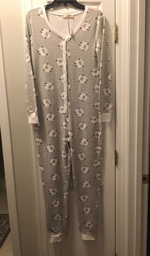 Neu mit Etikett * Altar’d State einteiliger Pyjama * langer Strick grau Punkte Schaf Lamm ** Größe: Small - Bild 4 von 8