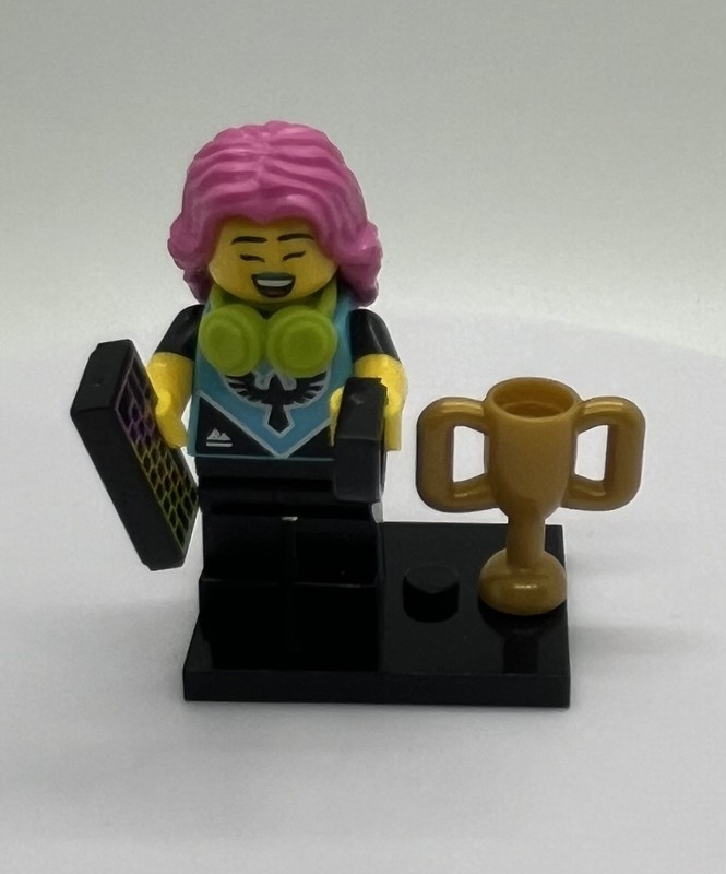 LEGO E - Sports Gamer col425 Minifigure. Collectable Series 25. CMF.