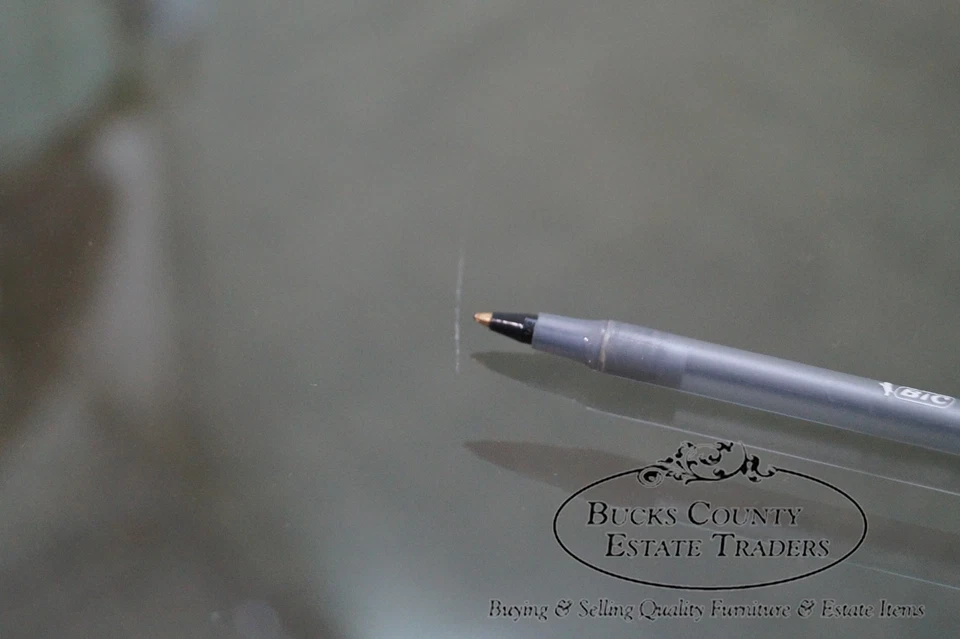 Mesa de centro con tapa de vidrio tallado y dorado estilo francés caoba maciza de calidad Foto 4 de 4