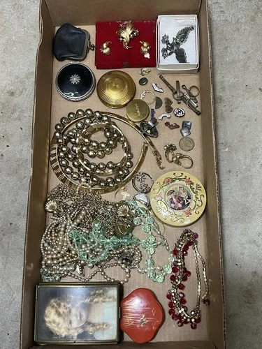 vtg costume jewelry lot rings gold tone pewter coin purse religious ,trinket box