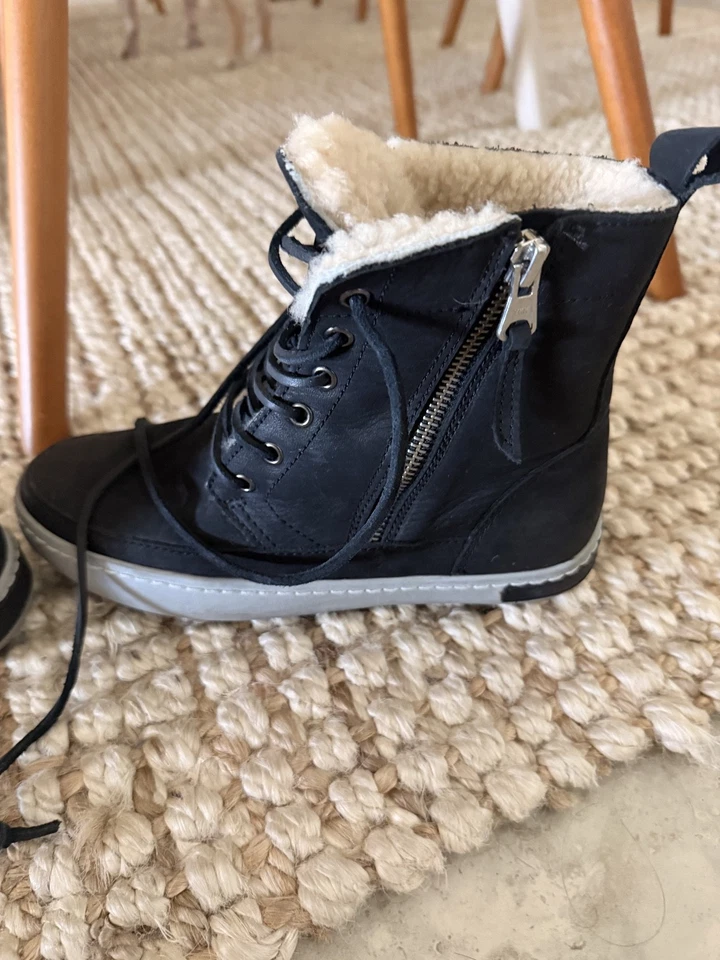 Black stone sneaker / boot size 6 genuine shearling lined high top sneaker - Image 2 of 4